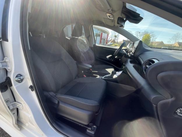 TOYOTA Yaris 116h Design MY22  