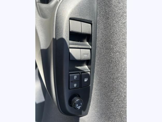 TOYOTA Yaris 116h Design MY22  