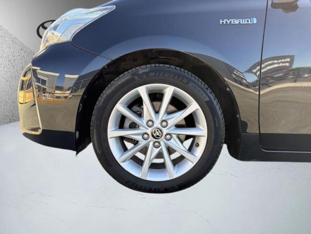 TOYOTA Prius + 136h SkyView  