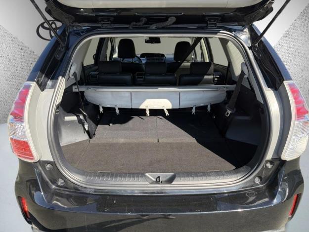 TOYOTA Prius + 136h SkyView  