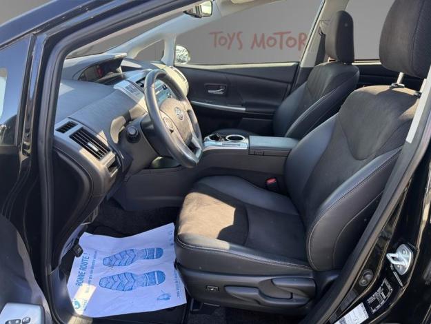 TOYOTA Prius + 136h SkyView  