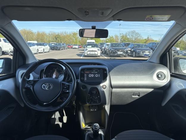 TOYOTA Aygo 1.0 VVT-i x-play  