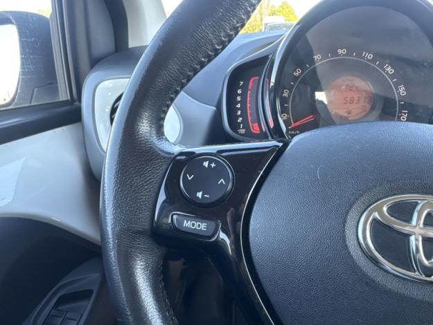TOYOTA Aygo 1.0 VVT-i x-play  
