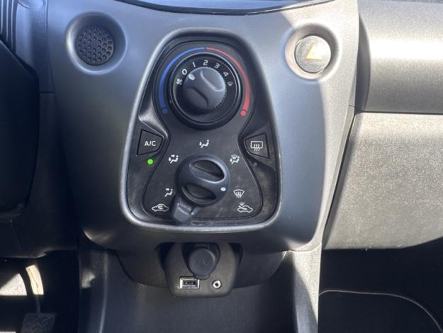 TOYOTA Aygo 1.0 VVT-i x-play  