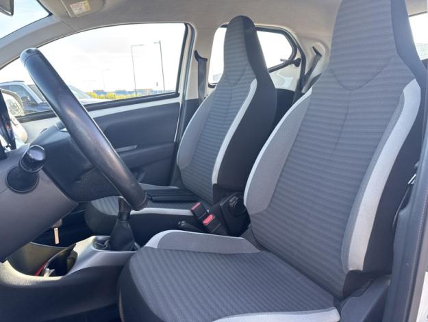 TOYOTA Aygo 1.0 VVT-i x-play  