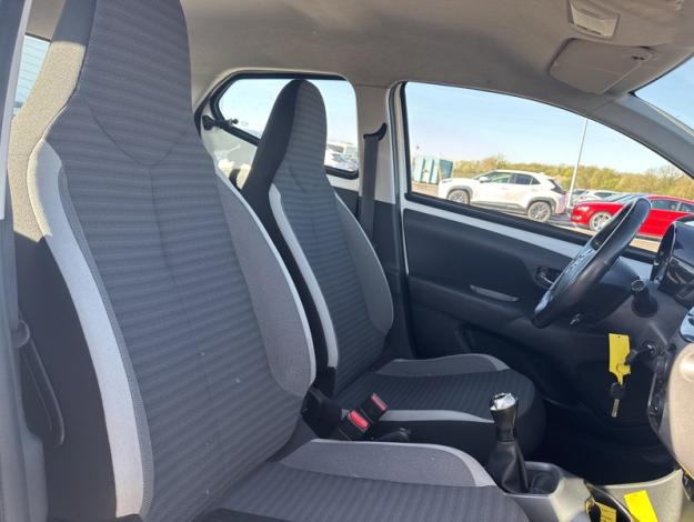 TOYOTA Aygo 1.0 VVT-i x-play  