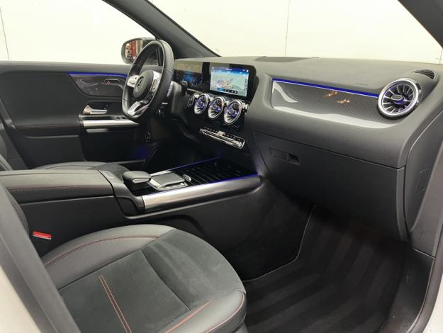 MERCEDES-BENZ GLA 200 AMG Line  