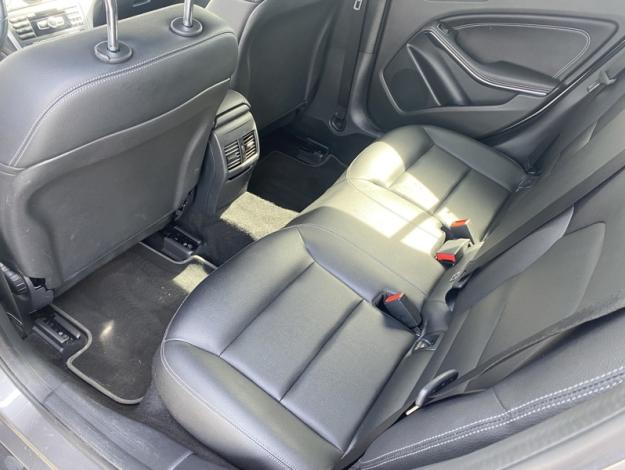 MERCEDES-BENZ GLA 180 d  