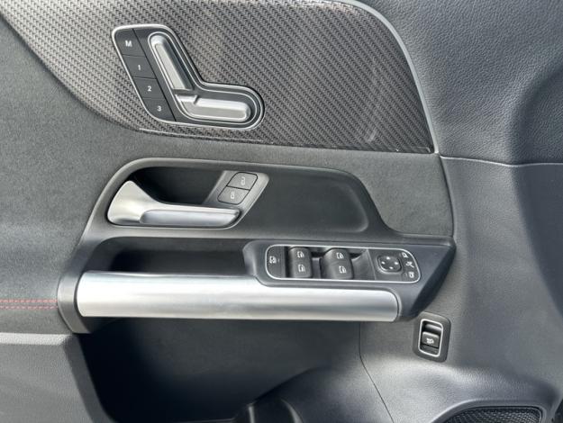 MERCEDES-BENZ GLA 200 d AMG Line  GLA 200 d AMG Line