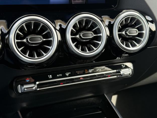 MERCEDES-BENZ GLA 180 AMG Line  GLA 180 AMG Line