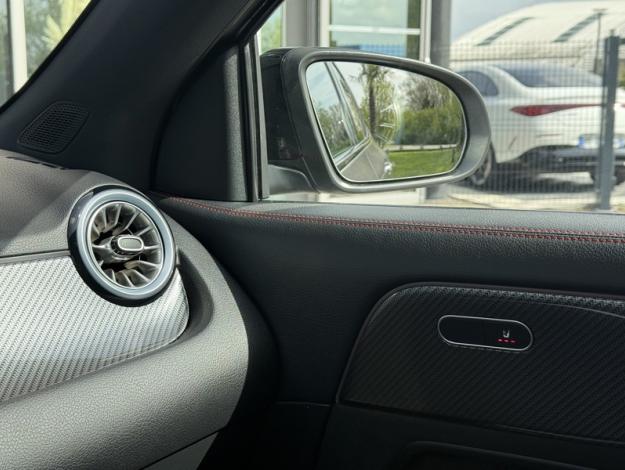 MERCEDES-BENZ GLA 180 AMG Line  GLA 180 AMG Line