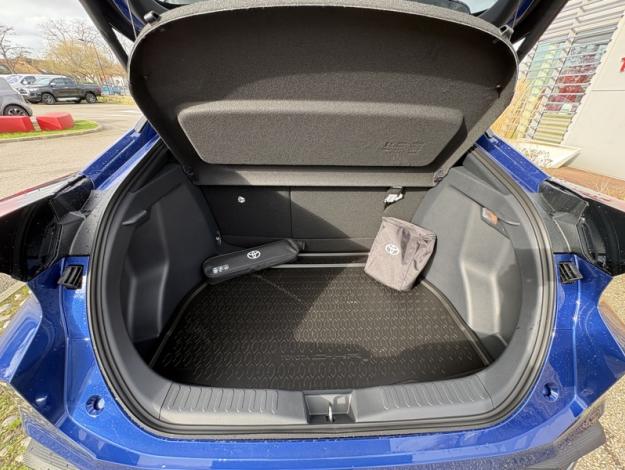 TOYOTA C-HR 1.8 Hybride 140 Graphic  C HR HYBRID140 GRAPHIC MY26