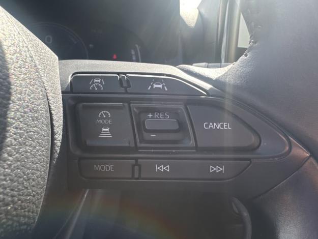 TOYOTA Yaris 116h Design  