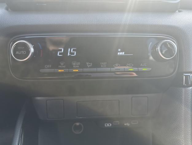 TOYOTA Yaris 116h Design  