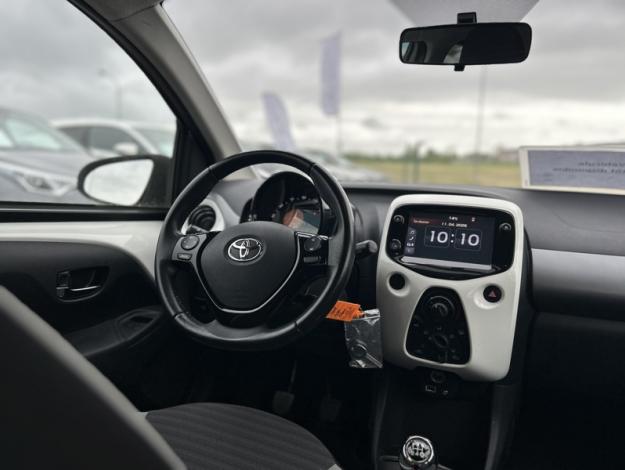 TOYOTA Aygo 1.0 VVT-i x-play  