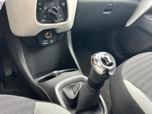 TOYOTA Aygo 1.0 VVT-i x-play  