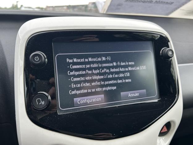 TOYOTA Aygo 1.0 VVT-i x-play  