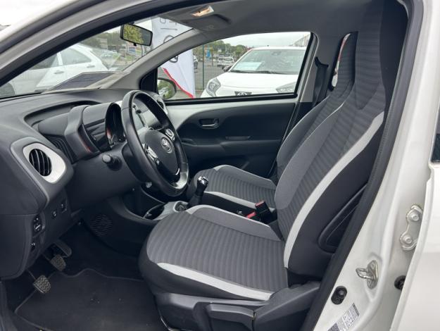 TOYOTA Aygo 1.0 VVT-i x-play  