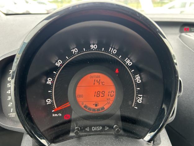 TOYOTA Aygo 1.0 VVT-i x-play  