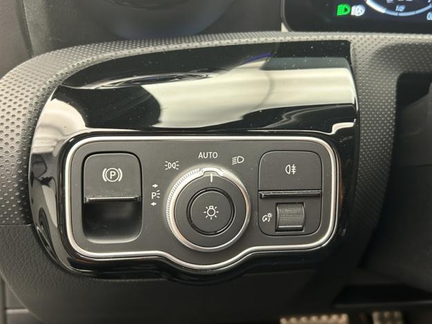 MERCEDES-BENZ A 250  e AMG Pack Night Toit Pano  