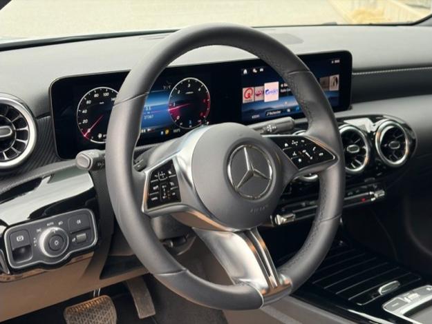 MERCEDES-BENZ A 180 d Luxury Line  