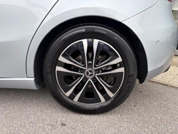 MERCEDES-BENZ A 180 d Luxury Line  