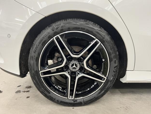 MERCEDES-BENZ A 180 AMG Pack Night Toit Pano  