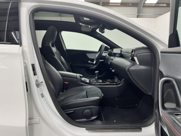 MERCEDES-BENZ A 180 AMG Pack Night Toit Pano  