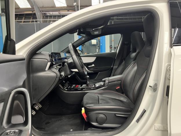 MERCEDES-BENZ A 180 AMG Pack Night Toit Pano  