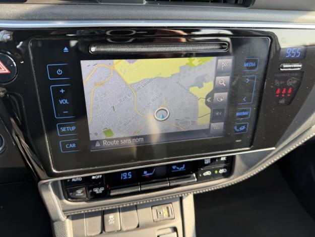 TOYOTA Auris 1.8 HYBRID 136 CVT AUTO DESIGN 16  