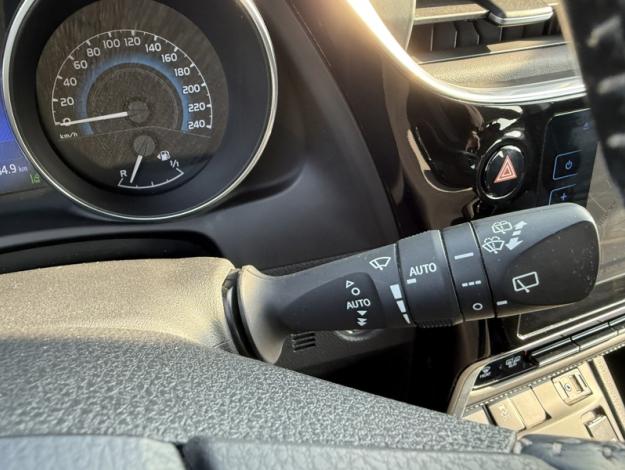 TOYOTA Auris 1.8 HYBRID 136 CVT AUTO DESIGN 16  