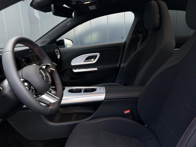 MERCEDES-BENZ CLA Coupé CLA 200 AMG Line  CLA 200 AMG Line