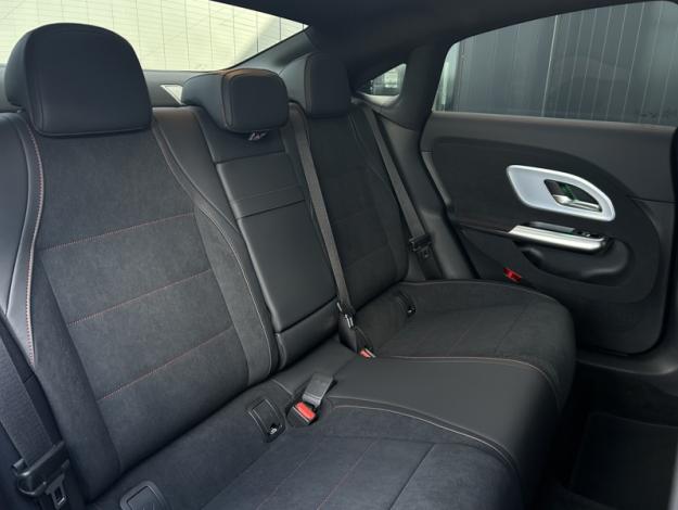 MERCEDES-BENZ CLA Coupé CLA 200 AMG Line  CLA 200 AMG Line