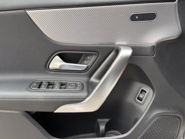 MERCEDES-BENZ A 200 Berline Luxury Line  