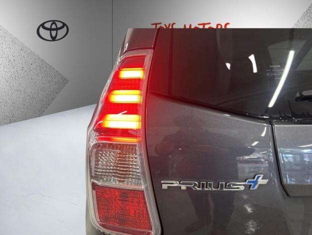 TOYOTA Prius + 136h Lounge  
