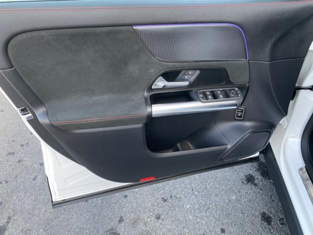 MERCEDES-BENZ EQA 250 AMG Line  