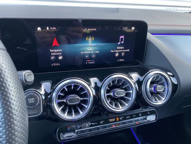 MERCEDES-BENZ EQA 250 AMG Line  