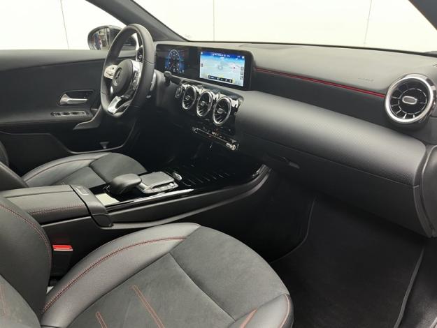 MERCEDES-BENZ Classe A 180 AMG Line  