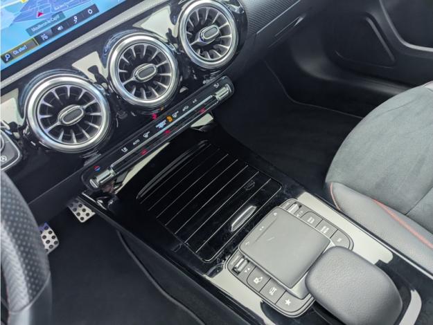 MERCEDES-BENZ Classe A 180 AMG Line  