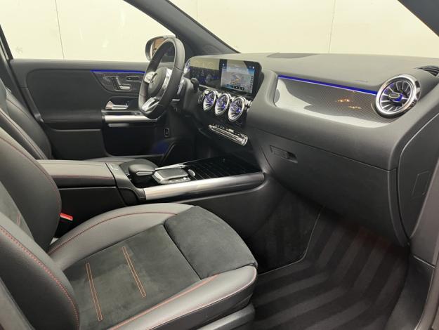 MERCEDES-BENZ GLA 200 AMG Line  