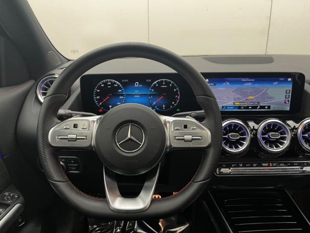 MERCEDES-BENZ GLA 200 AMG Line  