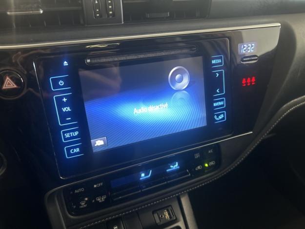 TOYOTA Auris Hybrid Design Edition  1.8 136 ch 