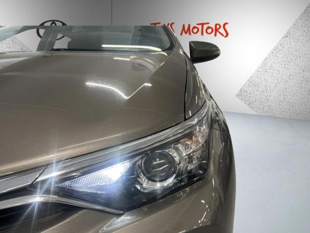 TOYOTA Auris Hybrid Design Edition  1.8 136 ch 
