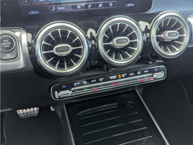 MERCEDES-BENZ GLB 200 d AMG Line  