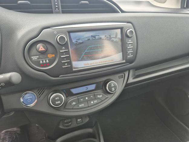 TOYOTA Yaris 100h HYBRID Dynamic  