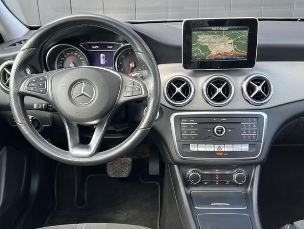 MERCEDES-BENZ GLA 200 Intuition  