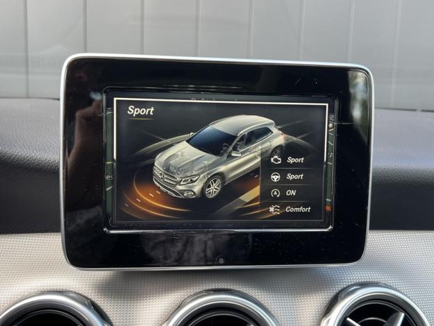 MERCEDES-BENZ GLA 200 Intuition  