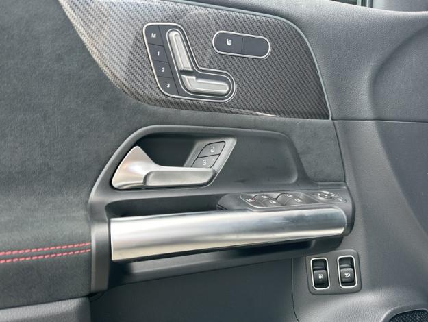 MERCEDES-BENZ GLA 250 e AMG Line  