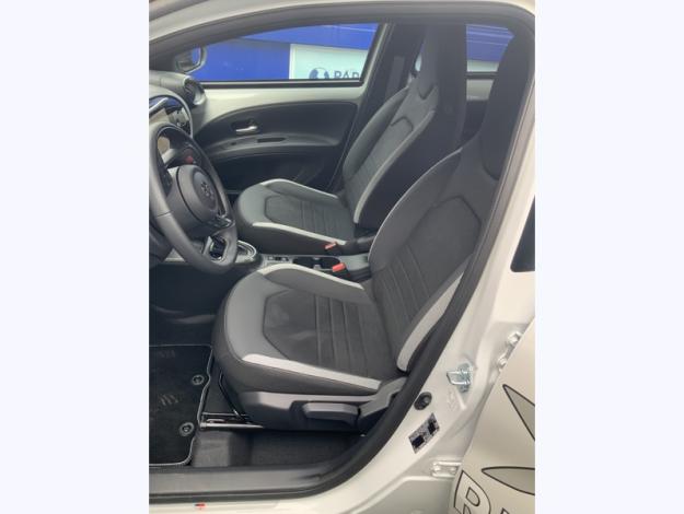 TOYOTA Aygo X Hybride 116h GR Sport  AYGO X CROSSOVER 116H GR SPORT JBL VD MC26