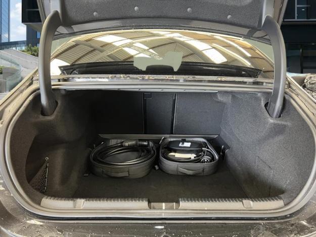 MERCEDES-BENZ EQE 300 AMG Line Toit Pano  